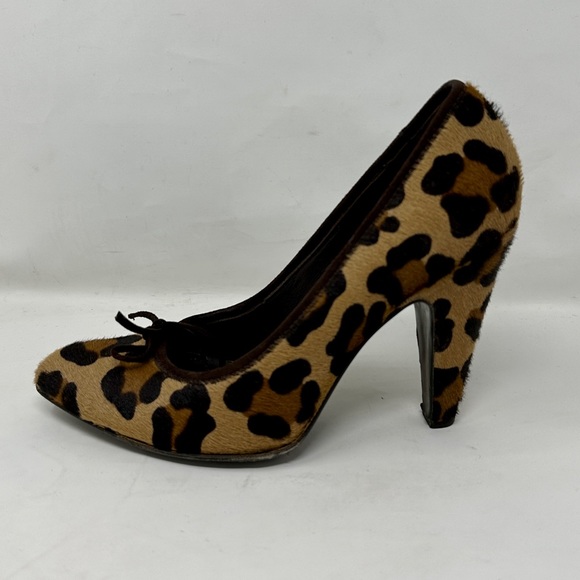 BCBG Maxazria Pointed Toe leopard Print Pony Hair Pumps Heels - Picture 3 of 7